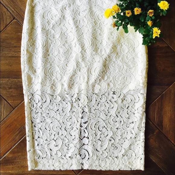 🌷Express High Waisted Lace Midi Skirt. Sz 8 NWT💐 - Picture 3 of 5